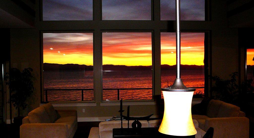 Points West Oceanfront Resort Sooke Esterno foto