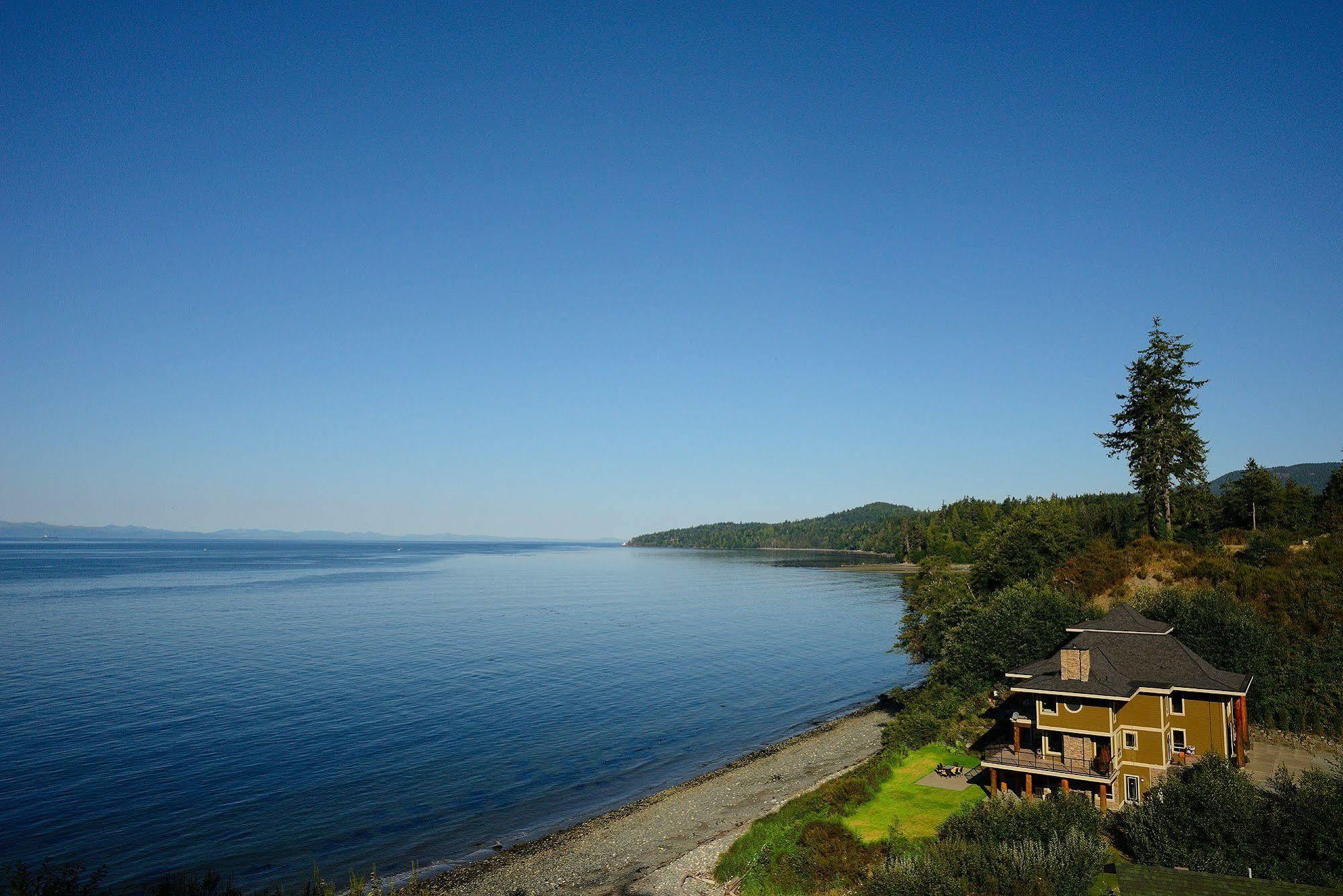 Points West Oceanfront Resort Sooke Esterno foto